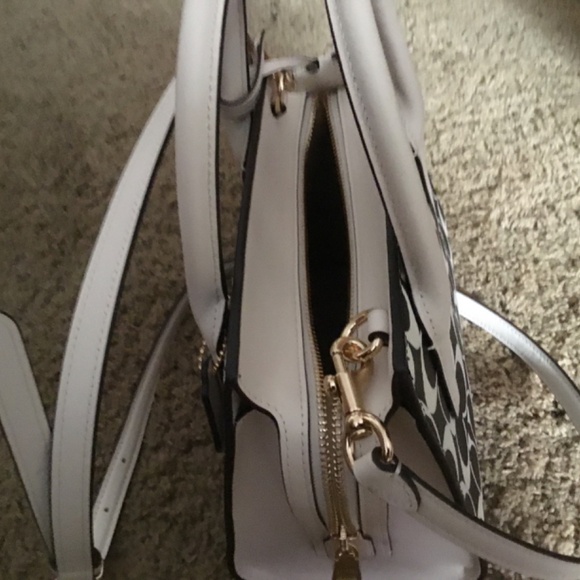 Handbag - Picture 3 of 6